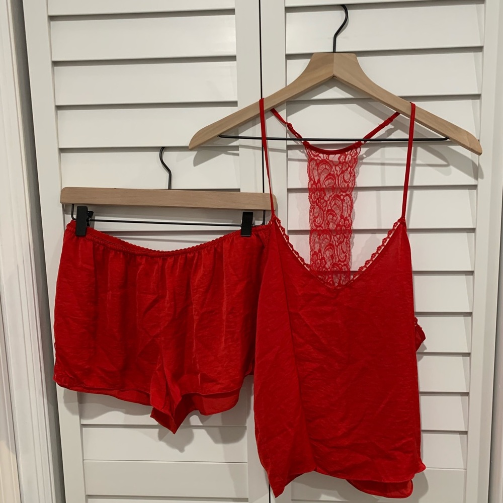 Gillian & O’Malley red night shorts and tank LG